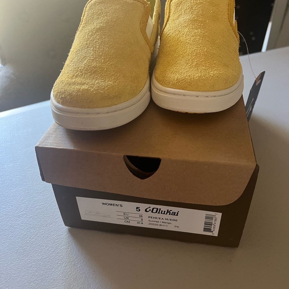 Olukai Pehua Suede Sunrise/Mango - Women’s Size 5